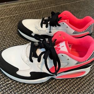 "Nike Air MAX ST" Neon pink in excellent condition size 6